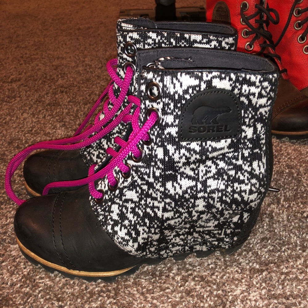 Sorel PDX premium wedge boots 6
